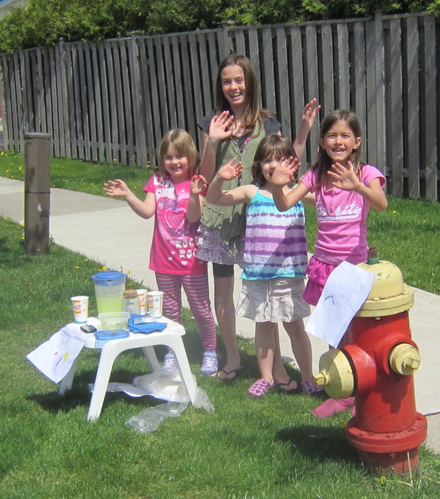 Girls selling lemonade on Palmer Drive