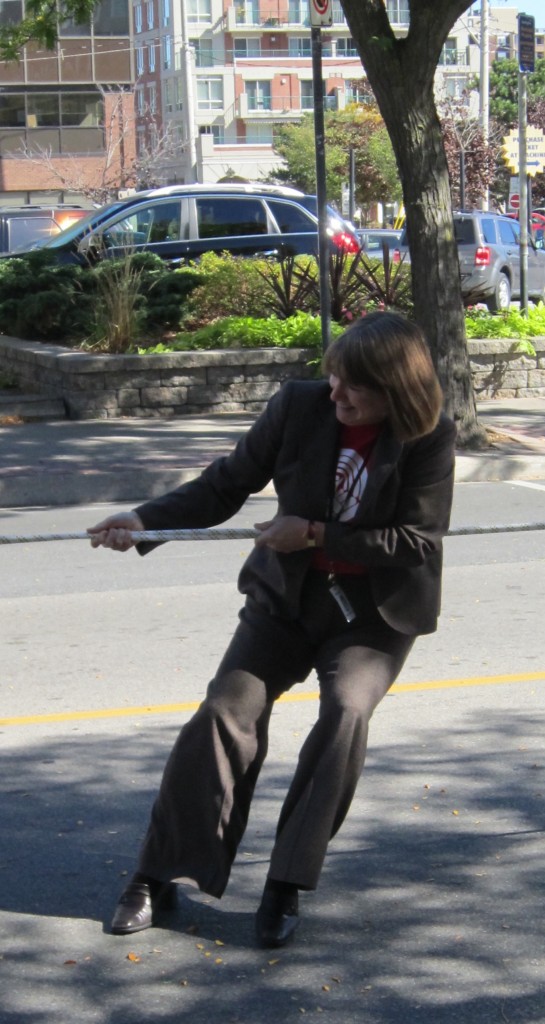 UW Phillips Kim pulling rope