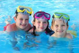 No snow? There are always swimming pools. Check out the available programs and register for a spot.