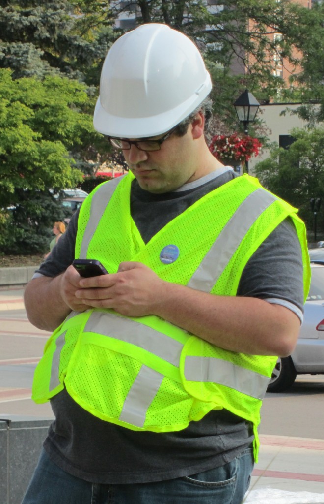 Stella - Freiburger owrks his phone