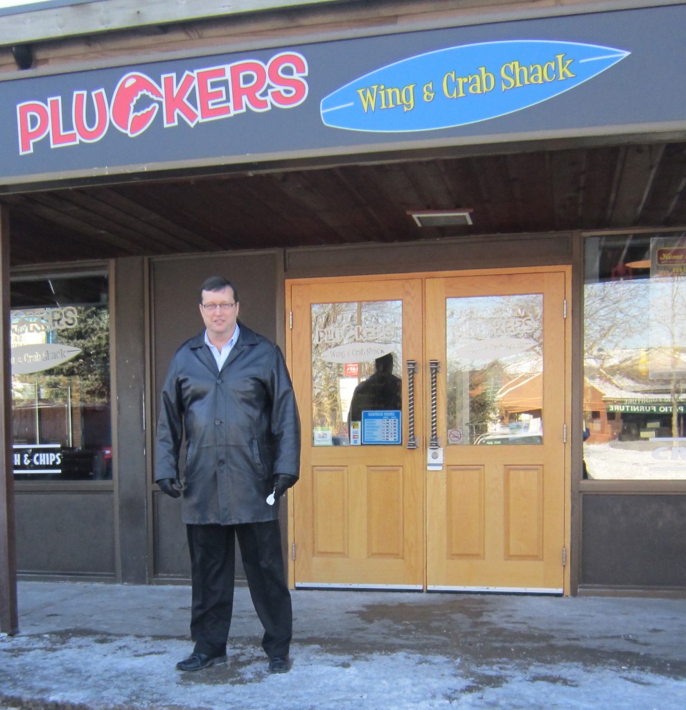 Jasn B in front of Pluckers