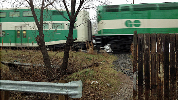 Rail -GO-train-without-protective-barrier