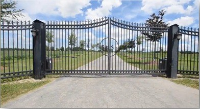 5431 Applyby Line property front gate