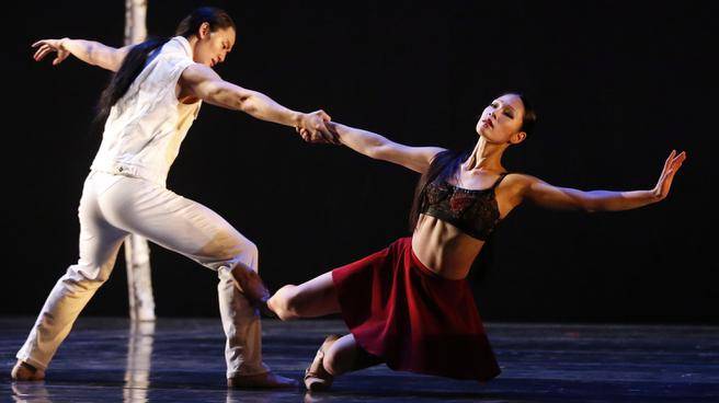 BPAC Royal Winnipeg Ballet dancers Sophie Lee and Liang Xing perform a Pas de Deux in Going