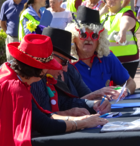 Bed race 2014 Rotarian judges