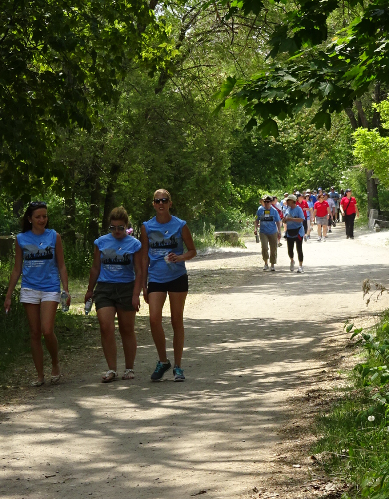 Carpentr House - walking the trail