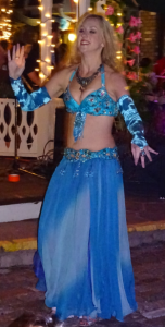 Cirque - belly dancer