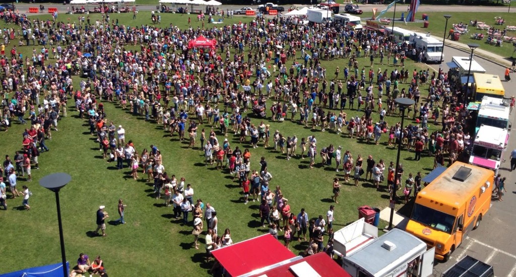 Food trucks - hundreds of people