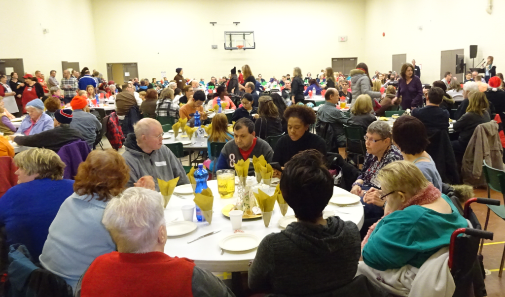 glad-tidings-christmas-dinner-crowd