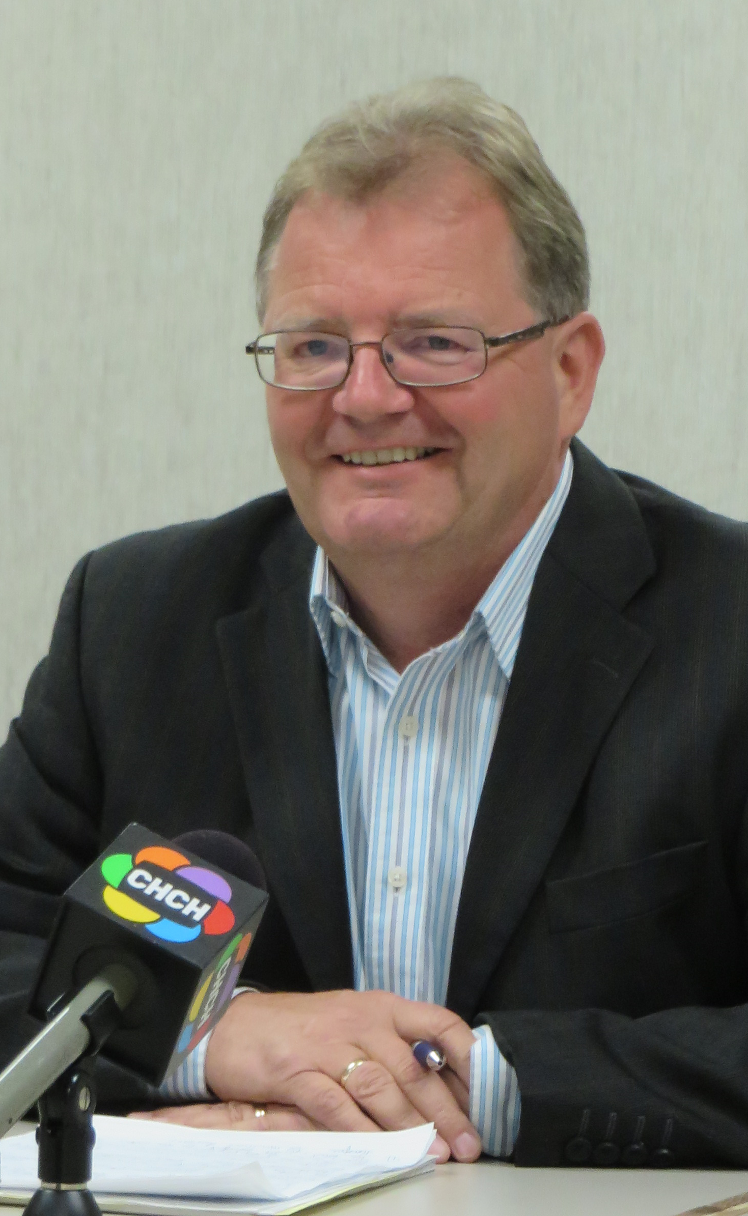 Moyle -smile- at media briefing - pier