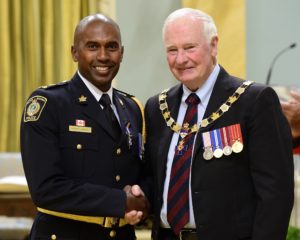 GG02-2016-0335-030 September 16, 2016 Ottawa, Ontario, Canada His Excellency presents the Member (M.O.M.) insignia of the Order of Merit of the Police Forces to Deputy Chief Nishan J. Duraiappah, M.O.M. His Excellency the Right Honourable David Johnston, Governor General of Canada, presided over an Order of Merit of the Police Forces investiture ceremony at Rideau Hall on Friday, September 16, 2016. During the ceremony, the Governor General, who is chancellor of the Order, bestowed the honour on 1 Commander, 4 Officers and 46 Members. Credit: MCpl Vincent Carbonneau, Rideau Hall, OSGG