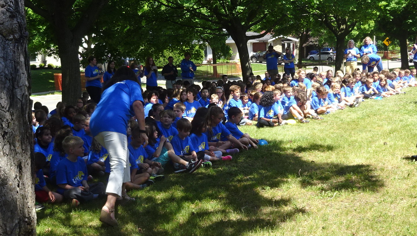 Students at tree dedication