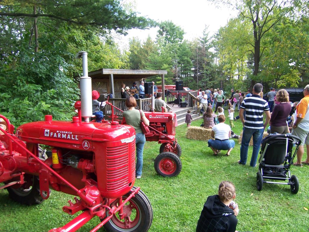 farnfest tractor + stage